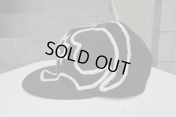 画像2: 【USED】KTZ(ココントウザイ)パッチ装飾キャップ (2)