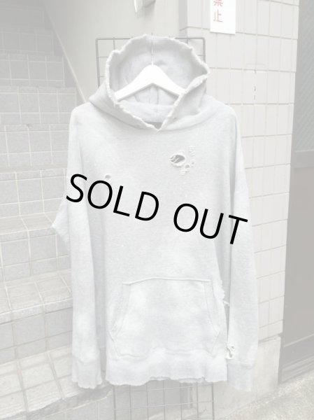 画像2: 【my beautiful landlet マイビューティフル ランドレット】グレーダメージ＆ブリーチ加工スウェットパーカー (2)