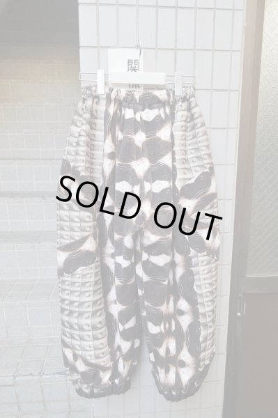 画像2: 【TATA CHRISTIANE タタクリスチャン】総柄パネル切替中綿入りワイドイージーパンツ (2)