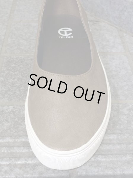 画像2: 【TELFAR テルファー】ベージュレザースリッポンシューズ (2)