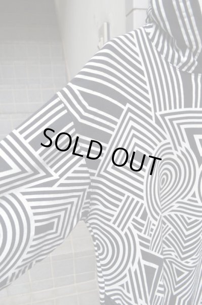 画像3: 【PLASTIC TOKYO プラスティックトーキョー】幾何学総柄プルオーバースウェットパーカー (3)