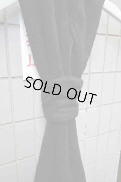 画像3: 【POURTON DE MOI ポアトアデモア】黒フリース地ネクタイマフラー (3)