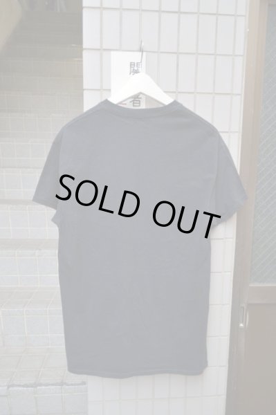 画像2: 【UNDER COVER アンダーカバー】黒×赤アナーキープリントTシャツ (2)