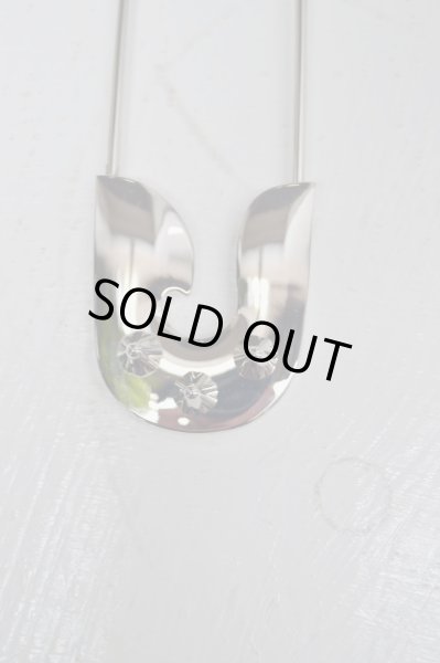 画像3: 【99%IS ナインティナインパーセントイズ】スタッズ安全ピン型ビッグキーホルダー (3)