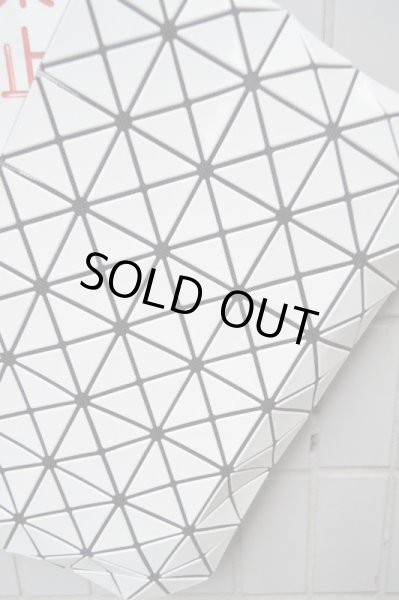 画像3: 【BAOBAO ISSEY MIYAKE バオバオ イッセイミヤケ】クラッチバッグ 白 (3)