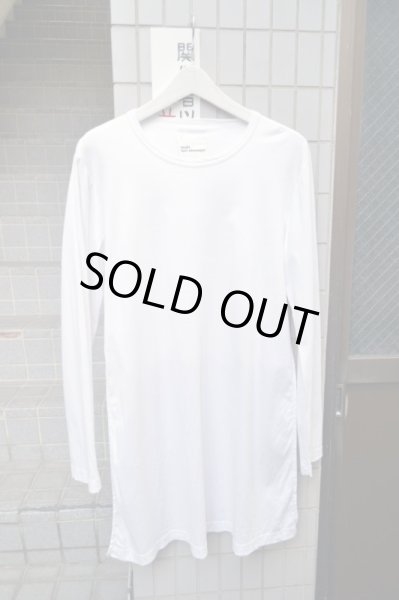 画像2: 【noir kei ninomiya ノワール ケイニノミヤ】アシンメトリーデザイン長袖カットソー 白 (2)