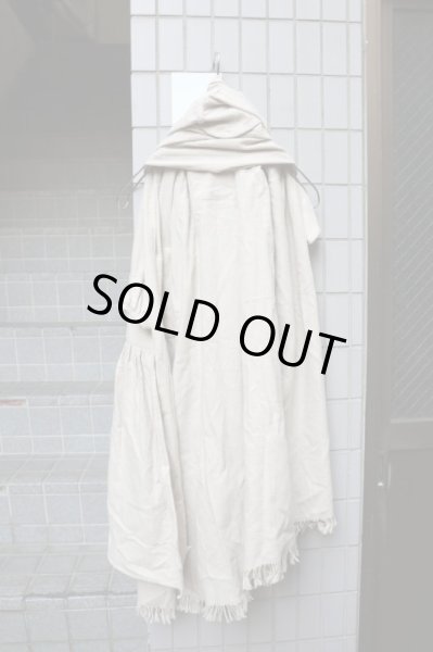 画像2: 【keisuke kanda ケイスケカンダ】clothesパーツストール ベージュ (2)