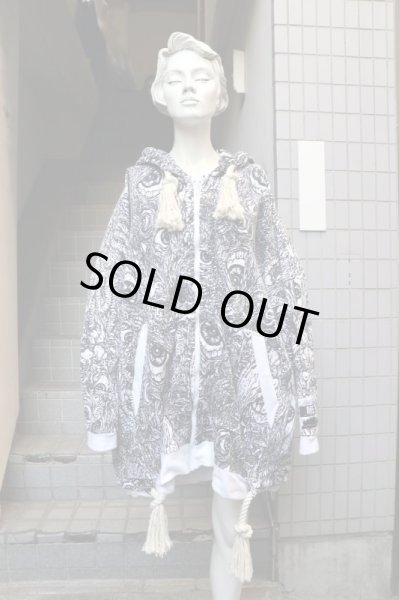 画像8: 【M:E×RBT CO エム イー×アールビーティ】モンスター柄縄紐ロングパーカー (8)