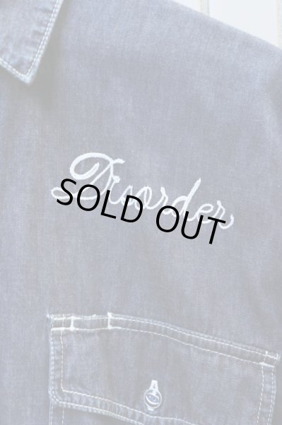 画像4: 【Maison MIHARA YASUHIRO メゾン ミハラヤスヒロ】No Club LONE WOLF バック刺繍ロングデニムシャツ (4)