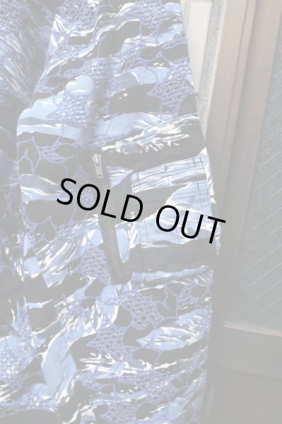 画像4: 【mikio sakabe ミキオサカベ】タイガーカモ柄×刺繍MA-1ジャケット (4)