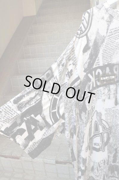 画像3: 【KTZ ココントウザイ】ニュースペーパー総柄ビッグTシャツ (3)