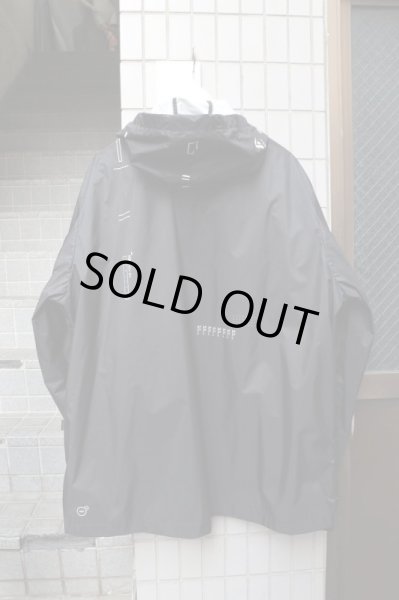 画像2: 【PUMA×GraphersRock プーマ グラファーズロック】グラフィック柄マウンテンパーカー ブラック (2)