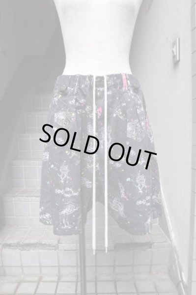 画像6: 【JUVENILE HALL ROLLCALL ジュベナイル ホール ロールコール】グラフィック柄サルエルショートパンツ OFF BLACK (6)