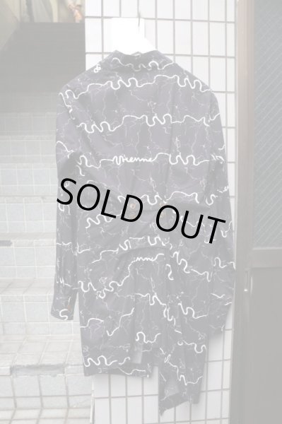 画像2: 【Vivienne Westwood MAN ヴィヴィアンウエストウッド マン】総柄オーバーラップデザインシャツ (2)