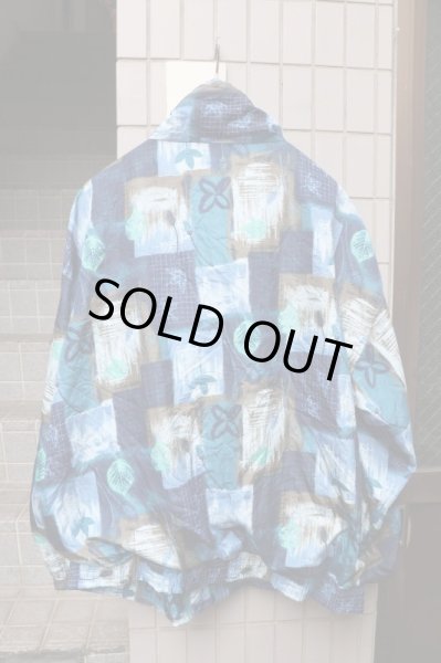 画像2: 【VINTAGE/USED古着】総柄ハイネックブルゾン (2)