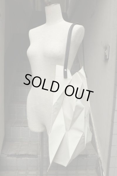 画像9: 【ISSEY MIYAKE×iittala イッセイミヤケ×イッタラ】54×52ｃｍ プリーツデザインバッグ (9)