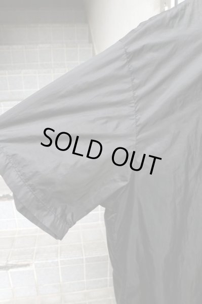 画像3: 【KTZ ココントウザイ】ナイロン×メッシュ地レイヤーデザイントップス (3)