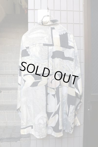 画像2: 【VINTAGE/USED古着】ART柄レーヨン地長袖シャツ (2)