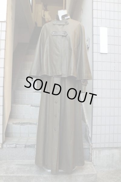 画像10: 【GROWING PAINS グローイングペインズ】ケープ付きFレザーセーラーワンピースコート (10)