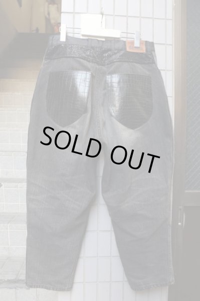 画像2: 【JUNYA WATANABE denim ジュンヤワタナベ】 スパン×レース×レザーパッチデザインサルエル調デニムパンツ (2)