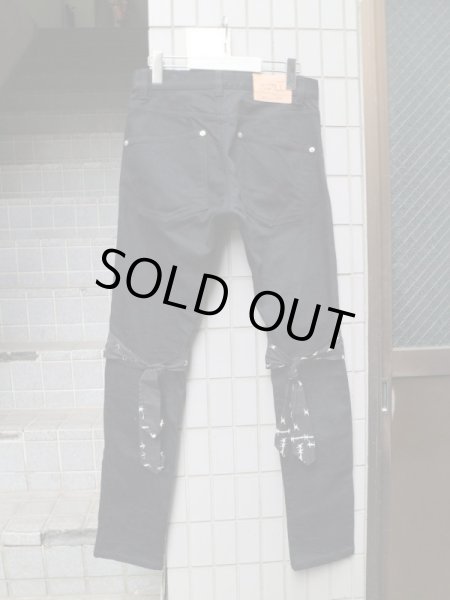 画像2: 【KIDILL キディル】 有刺鉄線バンダナスキニーデニムパンツ (2)