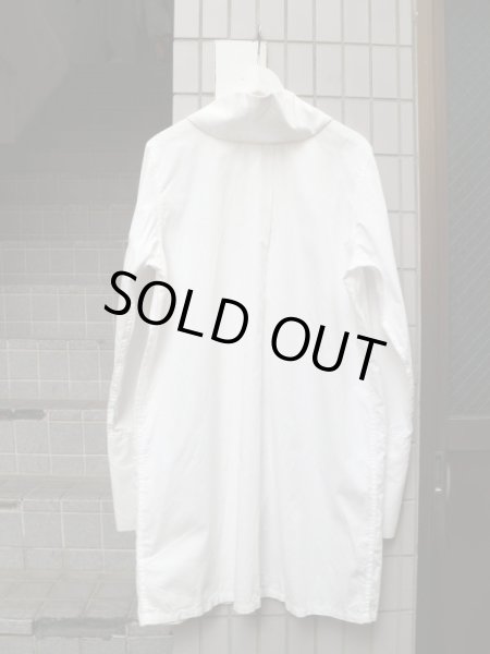 画像2: 【niitu ニーツ】 カッティング切替デザインロングシャツ (2)