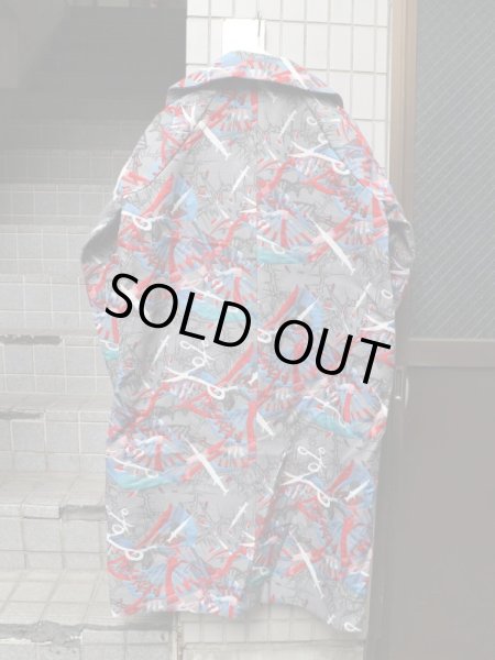 画像2: 【ha za ma ハザマ】 DRUG ジャガード柄トレンチコート (2)