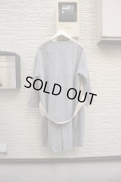 画像2: 【sneeuw スニュウ】ウール地切替デザインノーカラーコート (2)