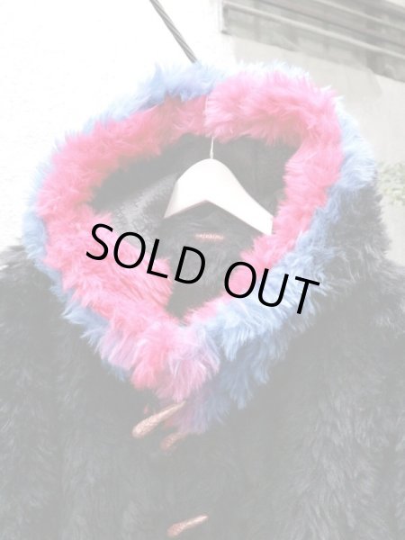 画像3: 【ha za ma はざま】見えないものを見ようとして見上げた真っ赤な空のファーダッフルパーカー (3)