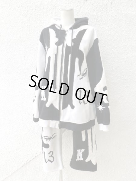 画像7: 【KTZ ケーティーゼット】モノトーン切替パッチ＆刺繍スウェットパーカー (7)