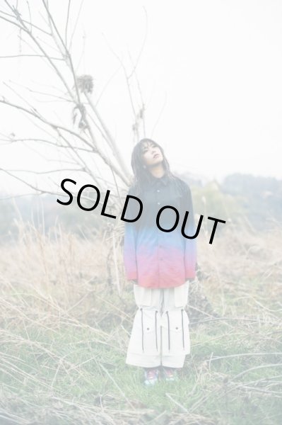 画像8: 【ha za ma はざま】見えないものを見ようとして一人で見上げた真っ赤な空のシャツブラウス (8)