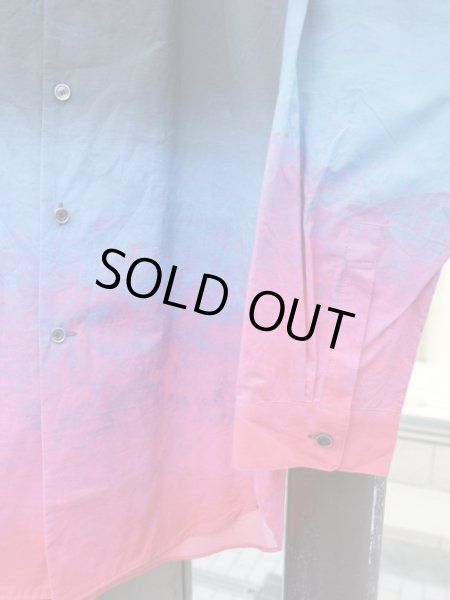 画像4: 【ha za ma はざま】見えないものを見ようとして一人で見上げた真っ赤な空のシャツブラウス (4)