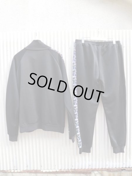 画像2: 【DVRK × 最上もが ダーク】コラボ トラックジャケット ＋ トラックパンツ ジャージ セットアップ (2)