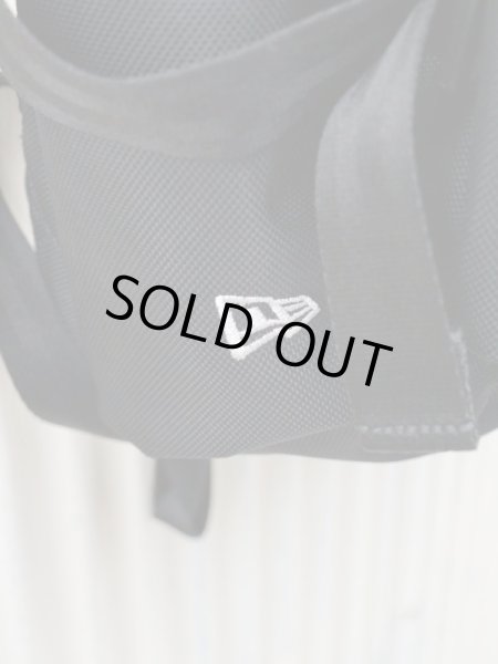 画像5: 【Yohji Yamamoto POUR HOMME × NEW ERA ヨウジヤマモトプールオム ニューエラ】zoom up signature logo carrier pack コラボ ロゴ刺繍バックパック (5)