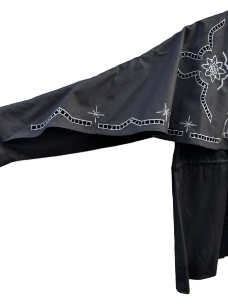 画像4: 【AULA AILA アウラアイラ】EMBROIDERY CAPE DESIGN SHIRT エンブロイダリーケープデザインシャツ (4)