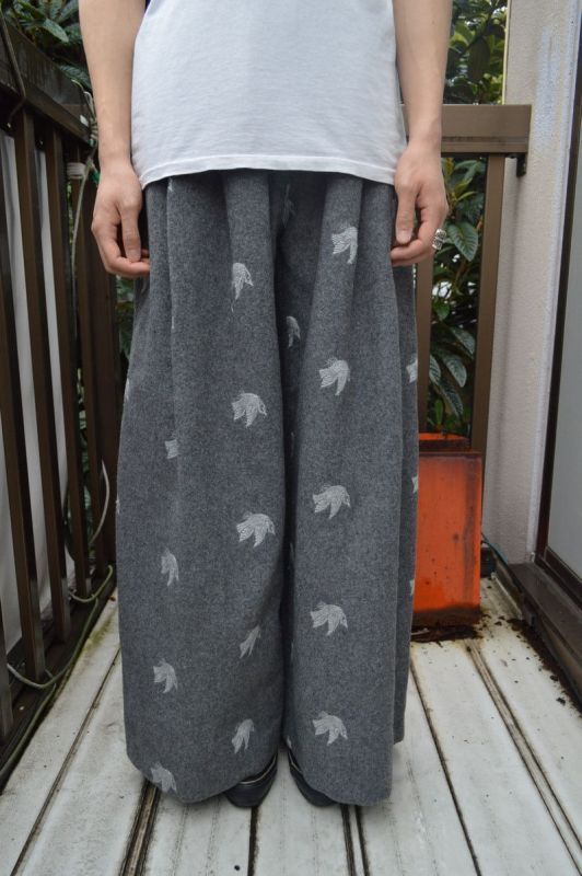 USED】mikio sakabe(ミキオサカベ)グレーウール地刺繍デザインワイドパンツ