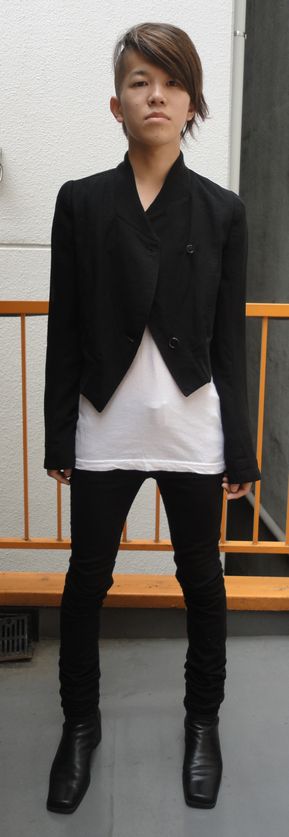【USED】ANN DEMEULEMEESTER(アンドゥムルメステール) 黒ショート丈デザインジャケット